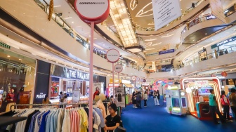 Pengunung mendatangi gelaran Styles LAND di Lippo Mall Kemang, Jakarta, Jumat (22/8/2026). [Suara.com/Alfian Winanto]