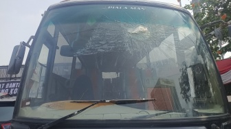 Aliansi Masyarakat Pati Bersatu Kena Intimidasi di Karawang, Kaca Bus Pecah Dilempar Batu