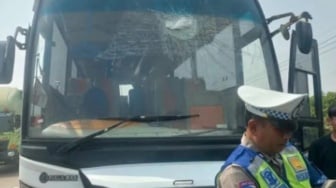 Viral Video Bus Rombongan AMPB PATI Diserang OTK di Tol Karawang