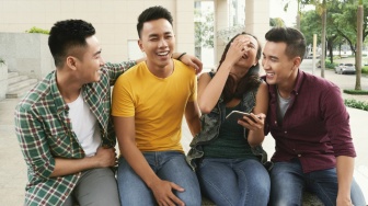 6 Zodiak yang Paling Cocok Jadi Teman Curhat dan Pendengar Baik