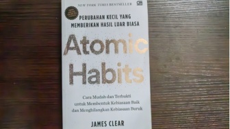Ulasan Buku Atomic Habits: Kebiasaan Kecil yang Diam-Diam Mengubah Hidupmu