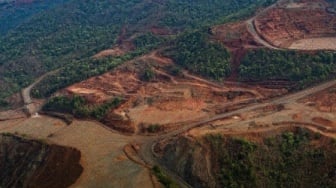 Pesona Alam di Bawah Bayang-Bayang Ekskavator: 4 Wisata Indonesia yang Terdampak Tambang