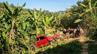 Tragedi di Tawangmangu: KIA Picanto Lepas Kendali dan Terjun ke Perkebunan, Satu Penumpang Tewas