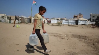 Anak-anak Pemikul Air di Gaza, Tinggalkan Sekolah Hingga Alami Kerusakan Tulang Belakang