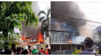 Kebakaran Hebat Lahap Rumah di Duren Sawit, 11 Mobil Damkar Dikerahkan