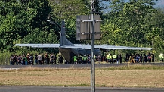 Pesawat TNI AL Keluar Landasan di Bandara Sultan Hasanuddin, Runway Ditutup