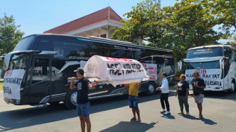 Massa dari Pati Bergerak, dari Daerah untuk Indonesia Bawa Pesan untuk Rakyat