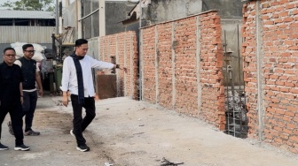 Segel Merah Pemprov DKI Raib, Proyek Padel Ilegal di Meruya Malah Makin Ngebut