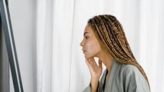 Cegah Produksi Melanin! Ini 4 Sunscreen Arbutin Wajah Tetap Cerah dan Sehat