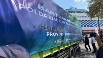 Lewat Surabaya, Polda Riau Kirim 60 Ton Bantuan untuk Korban Gempa NTT