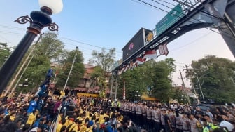 Massa Aksi Mahasiswa Memanas Saat Dihadang Menuju Titik Aksi Tugu Muda Semarang