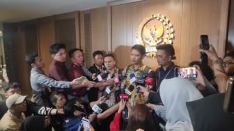 Guru Honorer Cemas Nasibnya Usai 2026, DPR Janji Kawal Kepastian Status Mereka