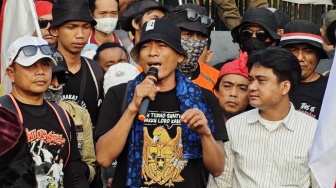 Tantang Sumpah Pocong! Botok Bantah Aksi Rakyat Pati di DPR Ditunggangi Jokowi