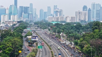 Foto udara suasana aksi demo yang digelar berbagai aliansi masyrakat di depan Gedung DPR RI, Jakarta, Kamis (27/8/2026). [Suara.com/Novi/Rayhan]