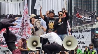 Jurnalis Sempat Kesulitan Kirim Berita, Misteri Hilangnya Sinyal di Depan Gedung DPR Saat Demo