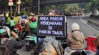 Jelang Demo, Akses Gatot Subroto ke DPR Ditutup