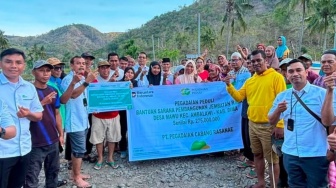Pegadaian Peduli, Salurkan Bantuan untuk Pembangunan Jembatan Raba Sau Desa Mawu