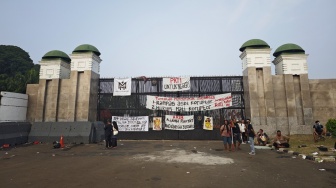Tuntutan Hukum Mati Koruptor Membentang di Depan Gedung DPR RI Pagi Ini
