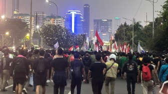 Mahasiswa Mundur Tertib Pukul 18.00 WIB, Massa Lain Masih Bertahan di DPR