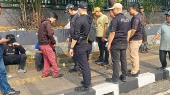Antisipasi Sajam dan Molotov! Polisi Periksa Acak Massa Demo DPR