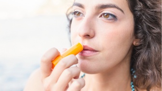 Bye Bibir Pecah-Pecah! 6 Lip Balm Shea Butter yang Bikin Bibir Lebih Lembut