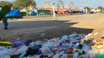 Sampah Pasar Malam Sekaten Menumpuk di Alun-alun Kidul Keraton Solo