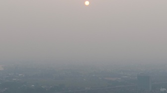 Foto udara kawasan Jakabaring yang tertutup kabut asap di Palembang, Sumatera Selatan, Kamis (27/6/2026). [ANTARA FOTO/Nova Wahyudi/foc]
