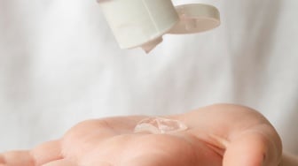 5 Moisturizer Gel yang Mudah Meresap, Ringan dan Tidak Lengket di Kulit