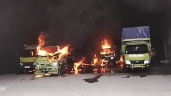 Pabrik Styrofoam di Cileungsi Ludes Terbakar, Percikan Las Hanguskan Bangunan Hingga 7 Mobil