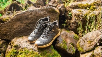 Rekomendasi 7 Sepatu Gunung Terbaik dan Awet: Mulai 500 Ribuan Aja!