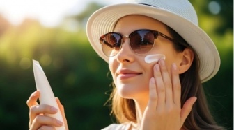 Bye Iritasi! 4 Physical Sunscreen Probiotic Jaga Microbiome Kulit Sensitif