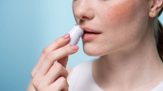 3 Lip Balm Rp30 Ribuan yang Bagus Atasi Bibir Kering Menurut Review Pengguna