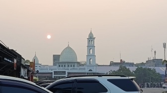 Prakiraan Cuaca: Pekanbaru Waspada Kabut Asap, Padang Hujan Disertai Petir
