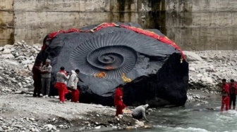 Viral Batu Suci Umat Hindu 31 Ton Ditemukan Pasca Banjir Nepal, Faktanya Seperti Ini