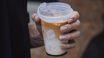 Dari Coffee Shop ke Tempat Sampah, Bagaimana Perjalanan Gelas Kopi Setelah Dipakai?