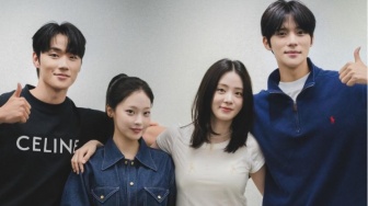 Moon Sang Min dan Shin Si Ah Bintangi Rom-Com Remaja No Crushing Allowed