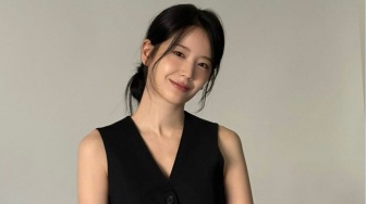 4 OOTD Modern Casual-Chic ala Jang Gyu Ri, Buat Gaya Makin On Point!