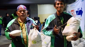 Semangat MengEMASkan Indonesia, Pegadaian Bagikan 1.000 Paket Sembako untuk Ojol