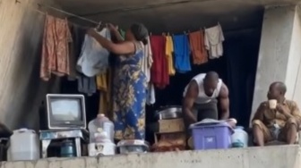 Viral Beton Bawah Tol Jadi Tempat Tinggal, Benarkah Ada di Indonesia? Cek Faktanya Di Sini