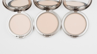 Pressed Powder Fungsinya untuk Apa? Ini 3 Rekomendasi yang Tahan Lama Sesuai Review