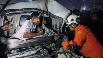 Drama 45 Menit Evakuasi Korban Terjepit Kabin Ringsek di Candimas Natar