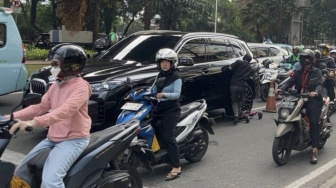 Bikin Macet 40 Menit, BMW X5 Tak Bertuan di Kuningan Akhirnya Dievakuasi