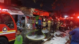 Kebakaran Kontrakan di Koja, 3 Penghuni Luka Bakar dan Dilarikan ke RSUD