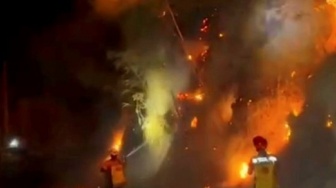 Seperdua Gunung Lakawan Enrekang Hangus Terbakar, Petugas Terkendala Tebing Terjal