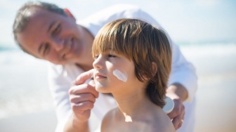 5 Rekomendasi Sunscreen Bayi dan Balita 100 Persen Mineral Physical