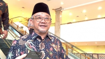 Sekolah Tetap Masuk Saat Karhutla Kalteng, Mendikdasmen: Jangan Paksa Anak Jika Berisiko Kesehatan