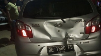 Aksi Koboi di Tulang Bawang: Hilux Hitam Terjang Mobil Wartawan, Terdengar Letusan Senjata Api