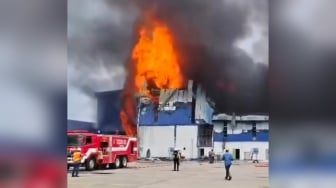 Pabrik Sabun di KEK Sei Mangkei Simalungun Terbakar, Api Menjulang Tinggi