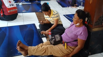 Warga Sekitar TPA Putri Cempo Mulai Mengungsi, Alami Sesak Nafas