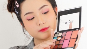 Dandan Tak Menurunkan IQ: Siapa Bilang Perempuan Cantik Tak Bisa Cerdas?